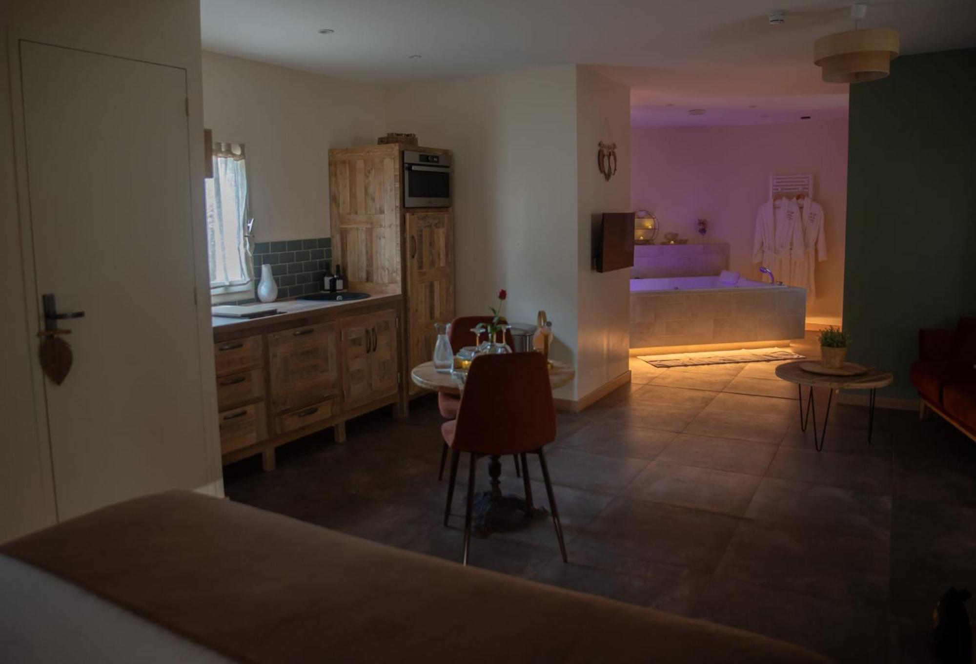 Le Mas Aux Amoureux , Suite Romantique Et Spa Le Barcarès Exterior foto