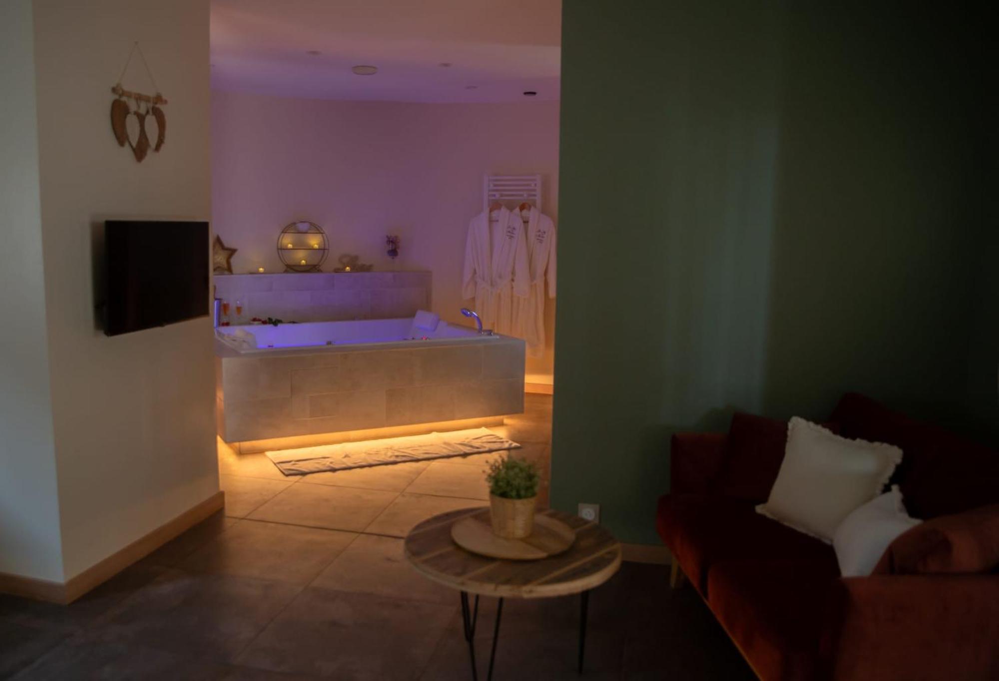 Le Mas Aux Amoureux , Suite Romantique Et Spa Le Barcarès Exterior foto